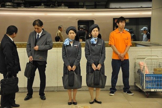 映画は、減少傾向にある車内販売という職業にスポットを当てる