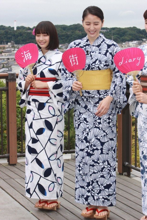長澤まさみと広瀬すずの全身ショット