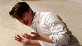 シュワちゃんの息子、パトリック・シュワルツェネッガーの衝撃的なデビュー作『ハッピーエンドが書けるまで』