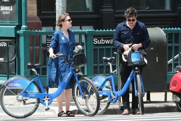 サイクリングを楽しむふたり