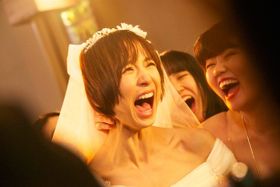 思わずびっくり！篠田麻里子が絶叫顔を披露