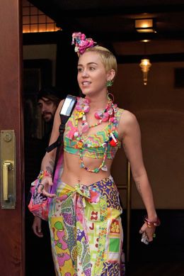 やせ細った体型が話題になっているマイリー・サイラス