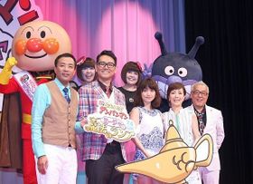 ドリーミング(上段)、塙宣之、土屋伸之、大島優子、戸田恵子、中尾隆聖が登壇(左から)