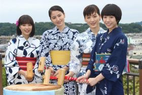 綾瀬はるから4姉妹が、劇中の浴衣姿でイベントに登壇！