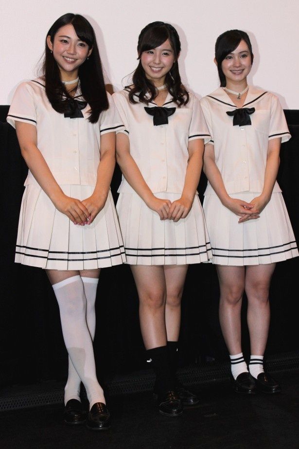 【写真を見る】小池里奈、市道真央、山谷花純の全身ショットはこちら