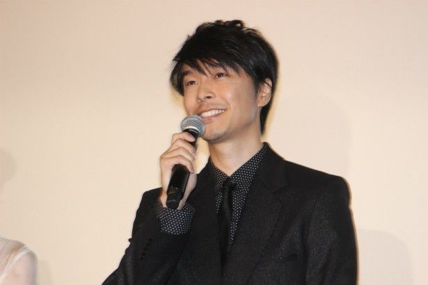 平凡なサラリーマン・鈴木良一役の長谷川博己