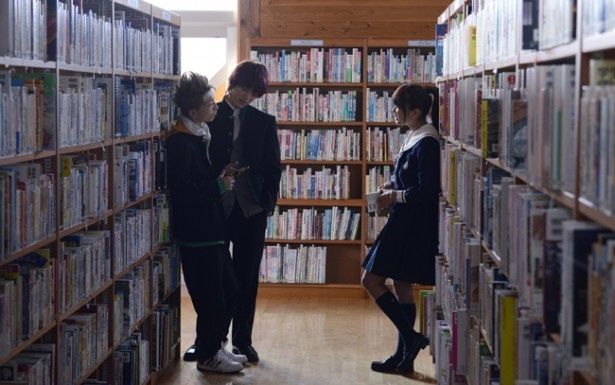 卓郎、美香、たけしの3人も肝試しの動画実況をするために屋敷への潜入を計画する(『青鬼 ver.2.0』)
