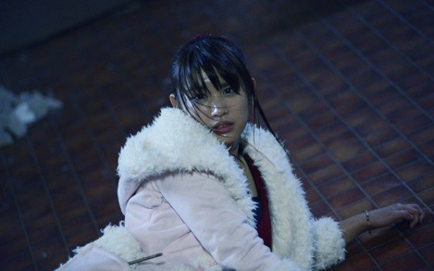 ひろしたちのクラスメイトの美香を演じる久松郁実(『青鬼 ver.2.0』)
