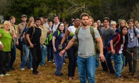 ドームに閉じ込められた住人は、徐々に不安・不満・不信の不協和音に飲み込まれていく