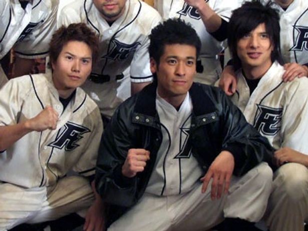 写真左から市原隼人、佐藤隆太、城田優