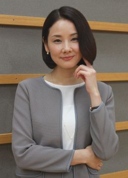 『HERO』で独身の美人検事・馬場礼子役を演じた吉田羊