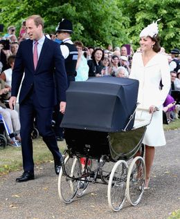 シャーロット王女が乗っていたビンテージものの乳母車がブーム！