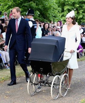 シャーロット王女が乗っていたビンテージものの乳母車がブーム！