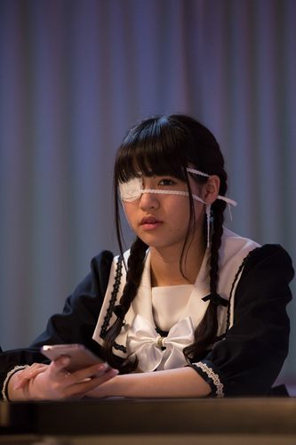 「Popteen」の美少女モデルが二丁拳銃を持って暴走！