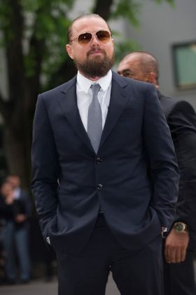 新恋人と船上で熱い抱擁を交わしていたレオナルド・ディカプリオ