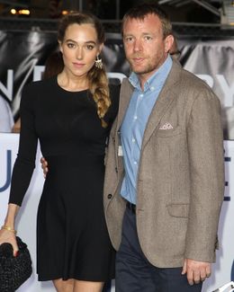 結婚式を挙げたガイ・リッチー監督とジャッキー・エインズリー