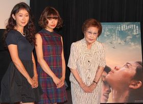 映画『この国の空』トークイベントに工藤夕貴、二階堂ふみ、海老名香葉子が登壇(左から)