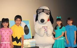 サリー役の小林星蘭、チャーリー・ブラウン役の鈴木福、“赤毛の女の子”役の芦田愛菜、ルーシー役の谷花音が登壇(左から)