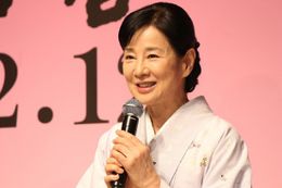 『母と暮せば』のクランクアップ記者会見に登壇した吉永小百合