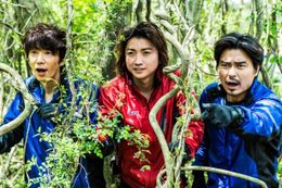 映画「探検隊の栄光」より。写真左からユースケ・サンタマリア、藤原竜也、小澤征悦