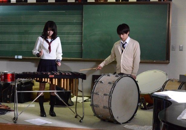【写真を見る】“ビリギャル”表紙モデルの石川恋が、ギャルから清楚系に変貌！