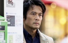 絶望のあまり暴走していく行動心理学者の父親を演じる内野聖陽