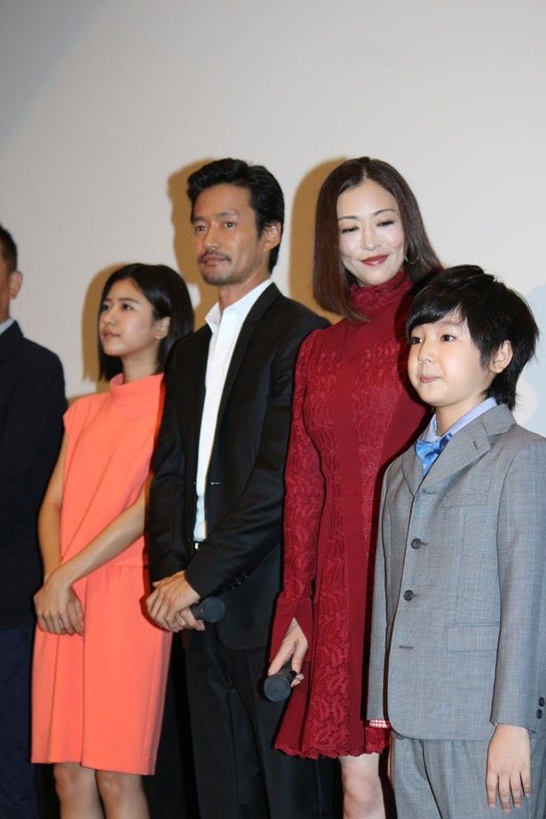 末っ子の次男・隆史(池田優斗)を見つめる松雪の目線は母親そのもの！