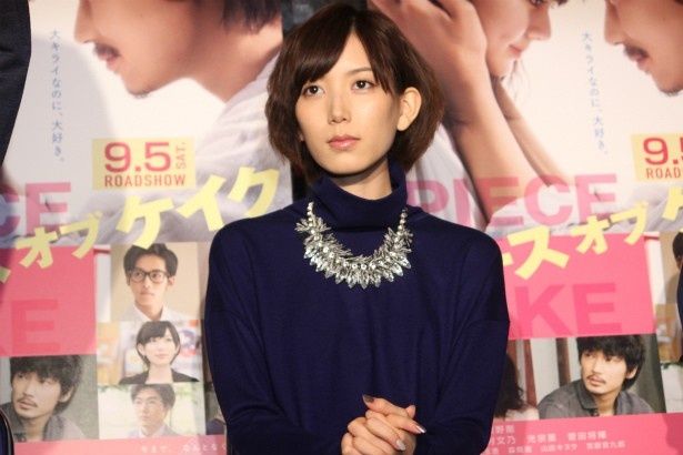 京志郎(綾野剛)の元カノあかり役の光宗薫