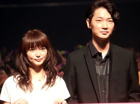綾野剛が多部未華子とのキスシーンについてコメント