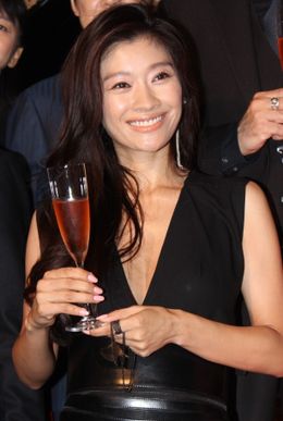 『アンフェア the end』の舞台挨拶に登壇した篠原涼子