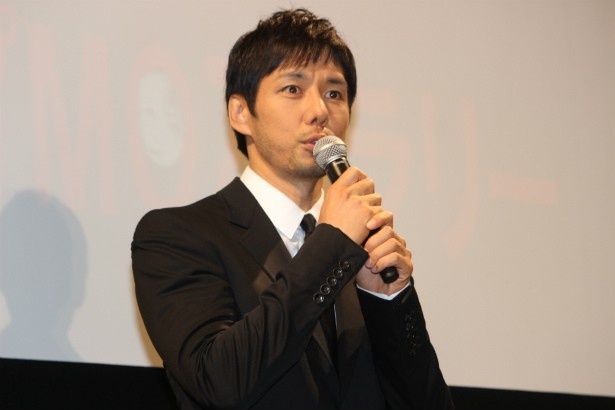 公安警察官の倉木尚武役の西島秀俊