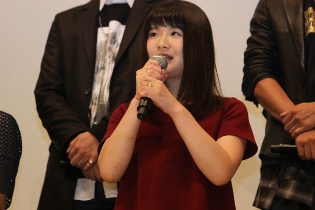 小沢葉月役の小野花梨