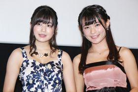 『映画 みんな！エスパーだよ！』のイベントに登場した冨手麻妙、星名美津紀