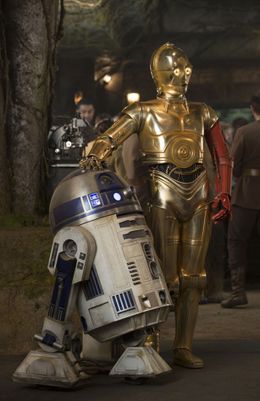 新作にも登場するR2-D2とC-3PO。C-3POの左腕に注目！