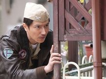 つけ鼻をした堺雅人扮するクヒオ大佐。意外とイケてる！