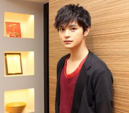 瀬戸康史、俳優デビュー10年目の思いを告白！