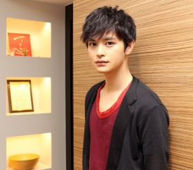 瀬戸康史、俳優デビュー10年目の思いを告白！