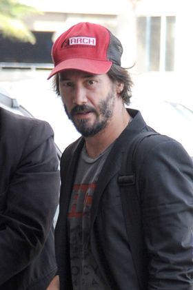 謎の女性とデートしていたらしいキアヌ・リーブス