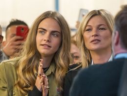 ファッションモデルのカーラ・デルヴィーニュとケイト・モス