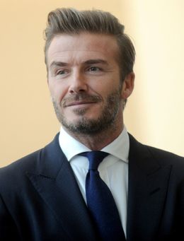 フレディ・マーキュリーに変装している写真をインスタグラムに投稿したデビッド・ベッカム