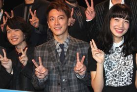 『バクマン。』の舞台挨拶に登壇した佐藤健、神木隆之介、小松菜奈