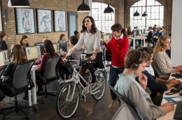 オフィス内で自転車を乗り回すのがニューヨーク流!?