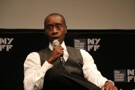 オスカーノミネートされた『ホテル・ルワンダ』のほか、『アイアンマン』シリーズや『オーシャンズ』シリーズでも知られるドン・チードル