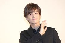 「HiGH＆LOW」の舞台挨拶で持ち前のスマイルを見せた岩田剛典