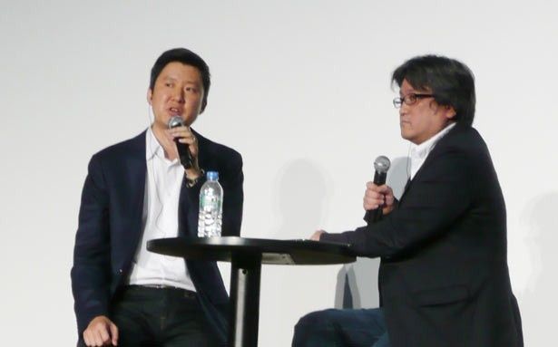 デイビッド・リー氏に質問するのは、ジャーナリストの西田宗千佳氏