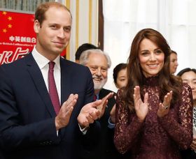 ドルチェ＆ガッバーナのレースのワンピースを着て登場したキャサリン妃とウィリアム王子