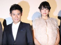 『ボクは坊さん。』で共演した伊藤淳史と山本美月