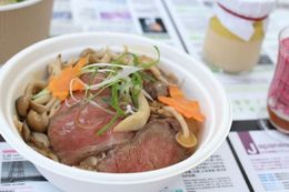 一凛の「黒毛和牛・二色の牛肉重」