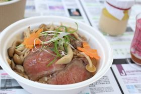 一凛の「黒毛和牛・二色の牛肉重」