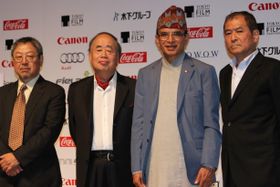 『エヴェレスト 神々の山嶺』をアピールした角川歴彦会長たち